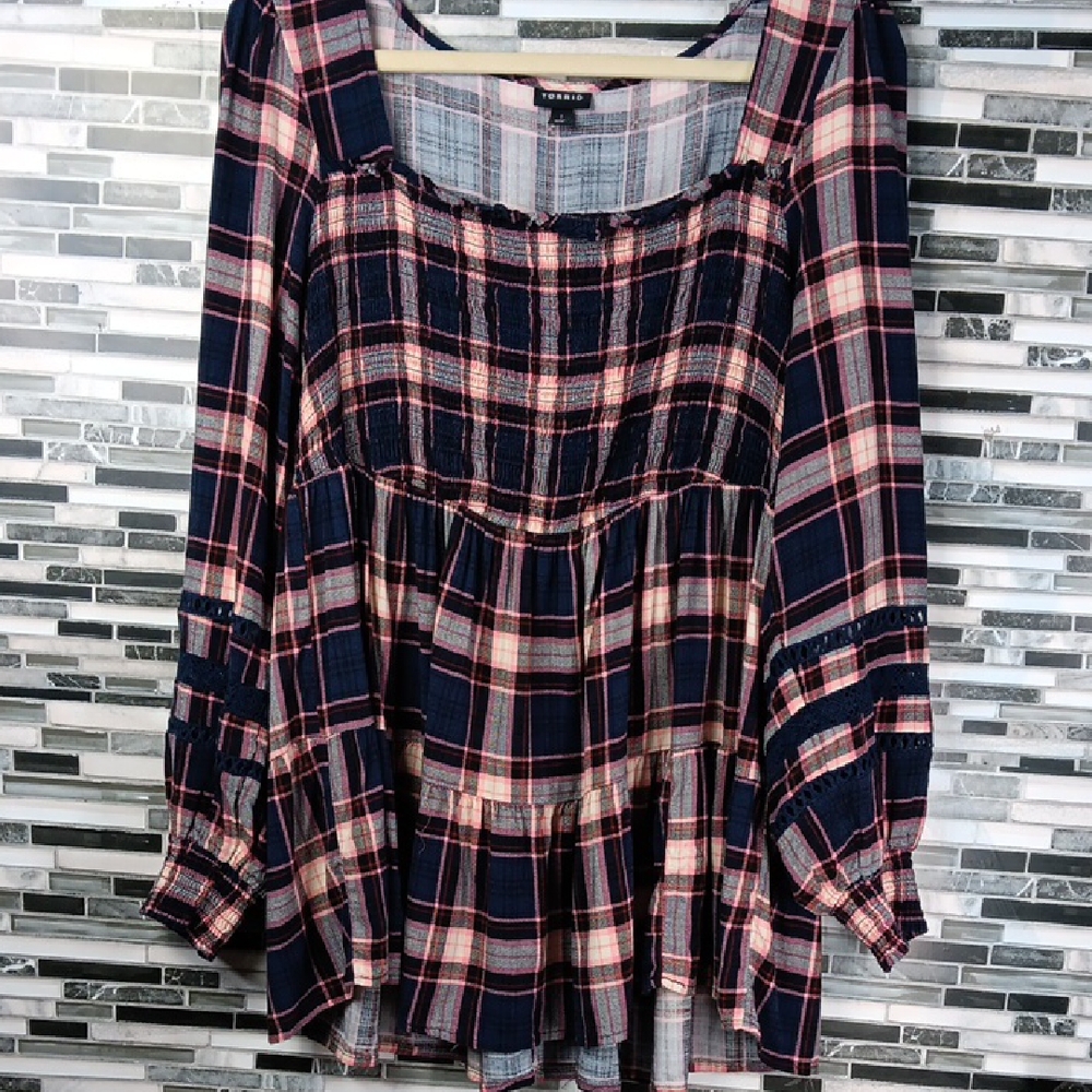 Torrid Size 1 Navy & Pink Plaid Longsleeve Pullover Blouse Holidaygoth Babydoll